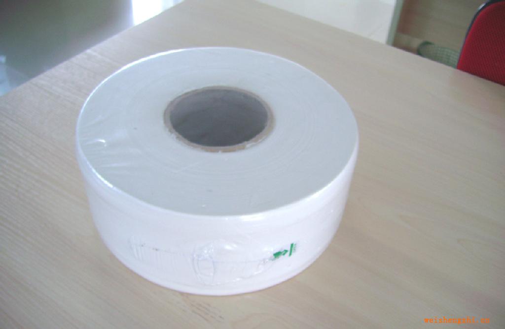 品維紙業(yè)廠家供應(yīng)酒店、物業(yè)商用珍寶卷紙、小盤紙