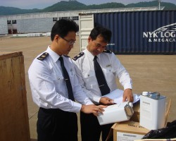 珠海檢驗檢疫局灣仔辦銷毀一批包裝不合格進(jìn)口衛(wèi)生巾