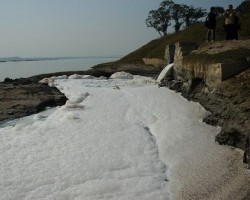 貴陽龍頭包裝廠偷倒油墨污水被抓現形