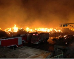 河南某廠房大火，現場拍照被拒